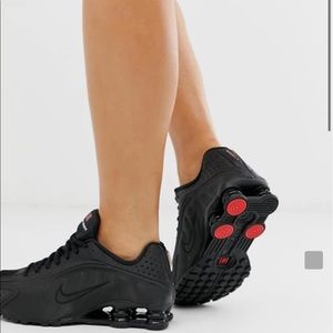 Black Nike black shox R4 sneakers size 7.5